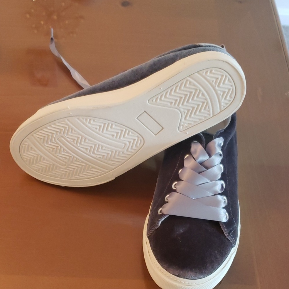 Girls shoes